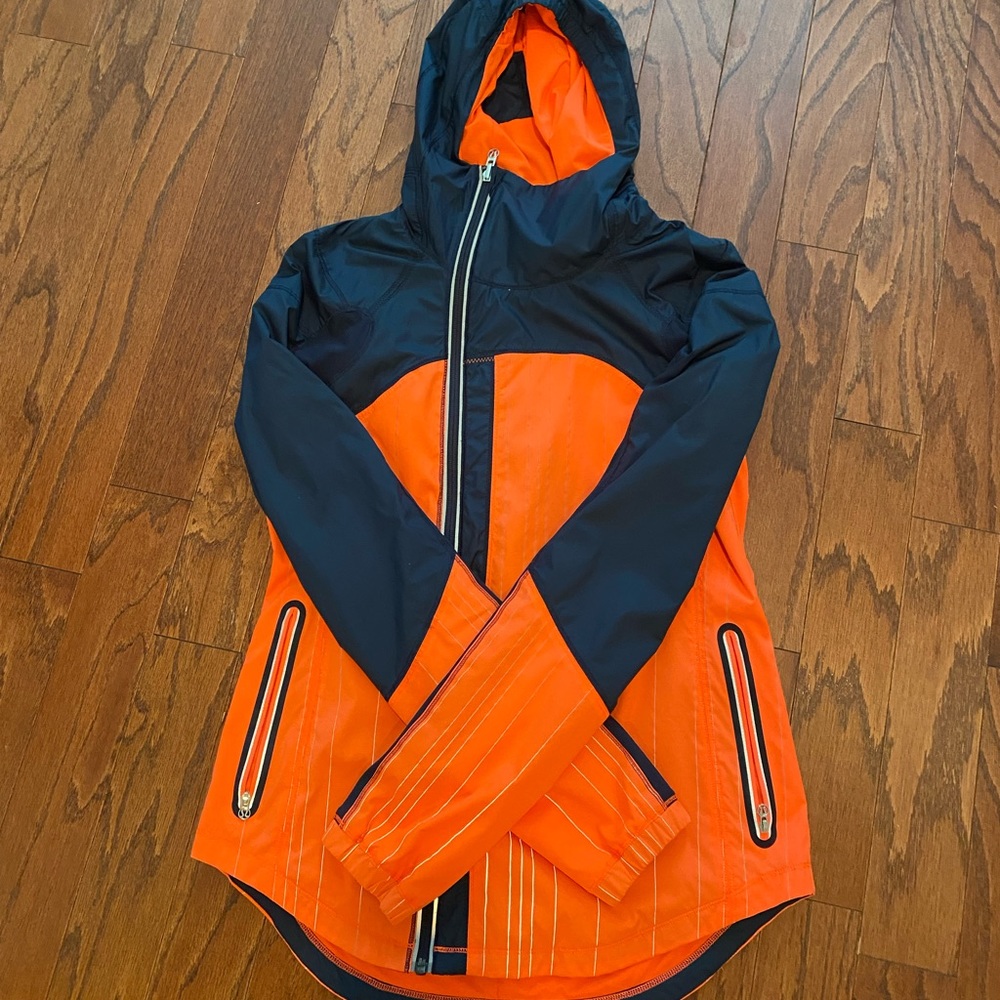 Lululemon size 6 rain jacket
